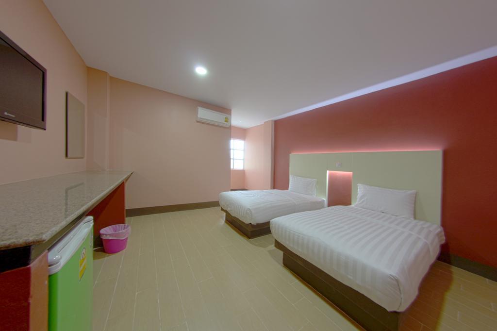 Central Park Hotel Sing Buri Eksteriør billede
