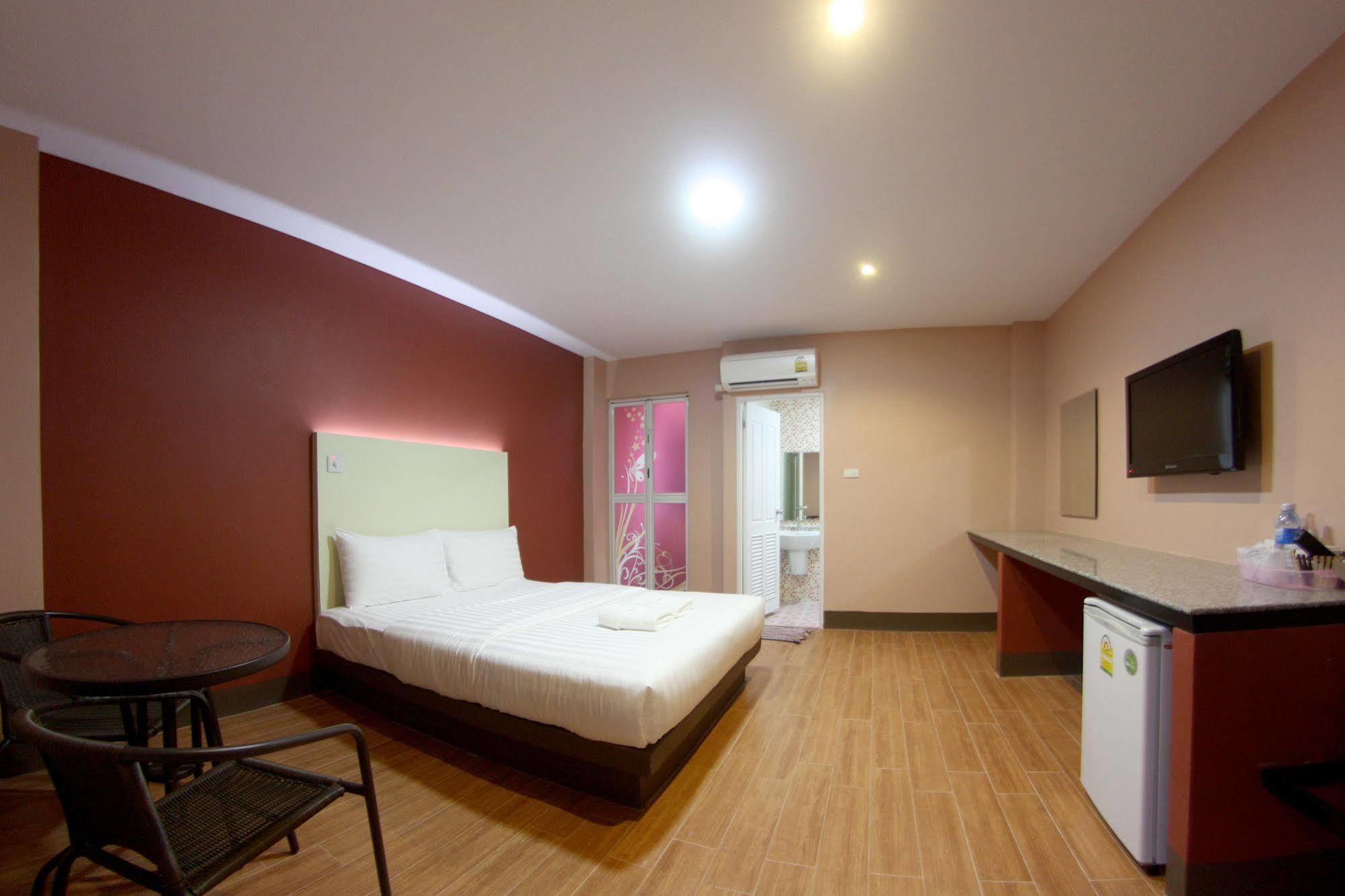Central Park Hotel Sing Buri Eksteriør billede