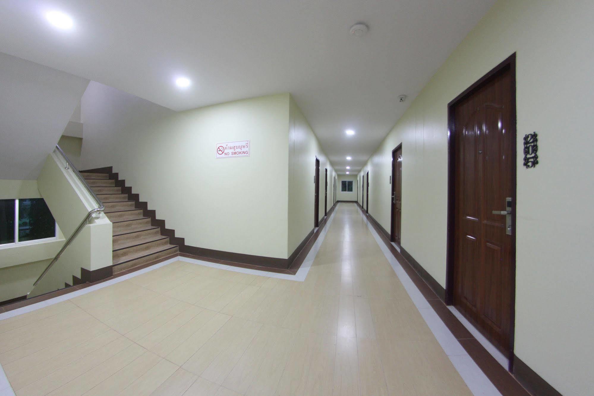 Central Park Hotel Sing Buri Eksteriør billede