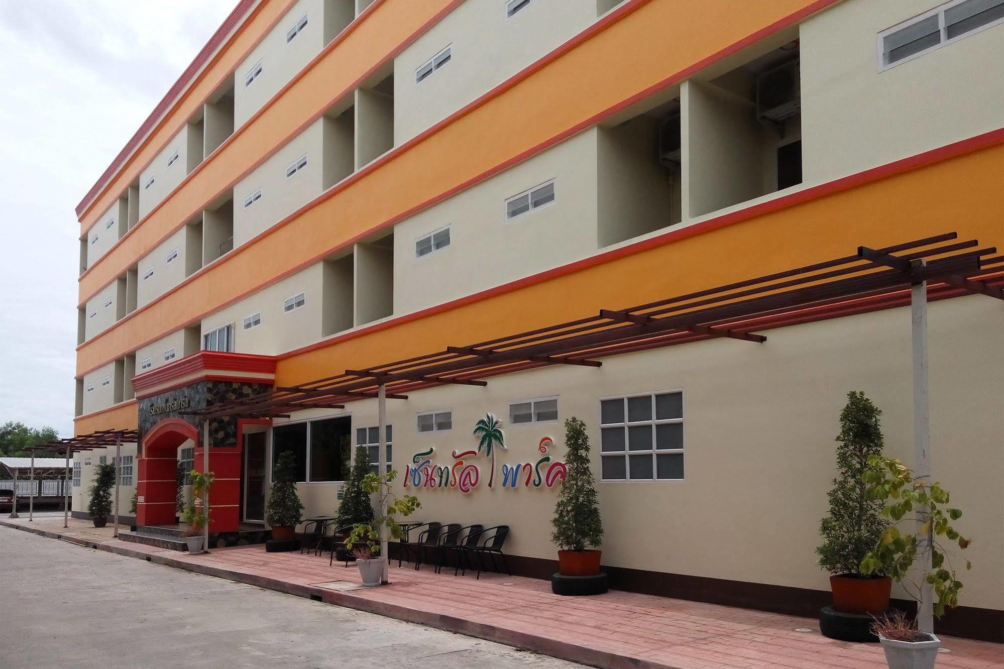 Central Park Hotel Sing Buri Eksteriør billede
